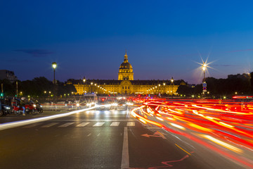 Fototapeta na wymiar View of Invalides during the twilight and cars light trails