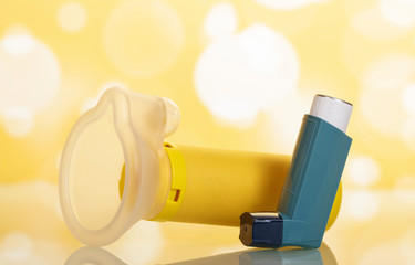 Portable inhaler and children's mask for asthmatics, on yellow
