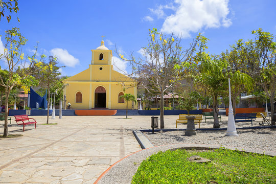 Никарагуа. Церковь в Сан Хуан Дель Сур.