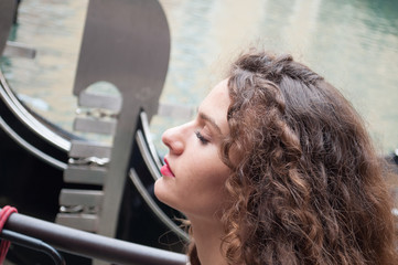Obraz na płótnie Canvas beautiful girl photographic service in Venice