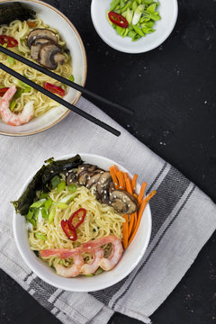Asian noodles with shrimp