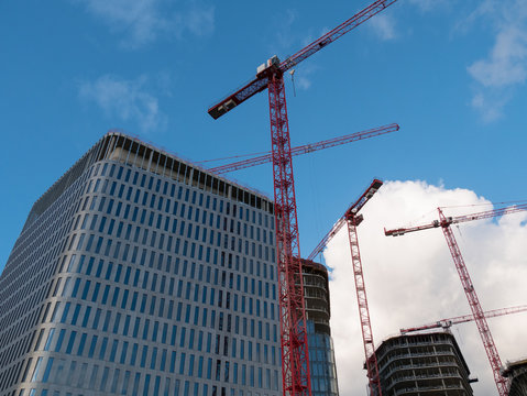 Baustelle neuer Hochhäuser in der Großstadt
