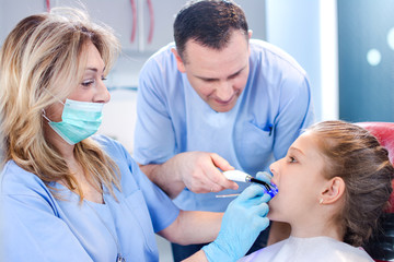 Obraz na płótnie Canvas Little girl having teeth checkup at dentist's office.