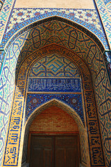 Samarkand: entrance to the mosque