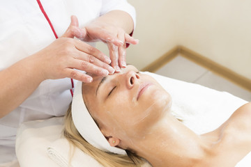 Massage and facial peels at the salon using cosmetics 
