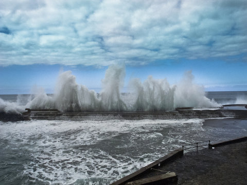 große Wellen in Bajamar Teneriffa © world wild photo