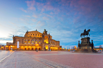 Dresdner Semperoper, Deutschland © santosha57