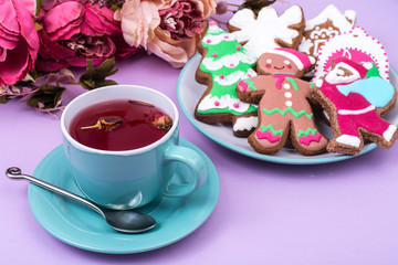 Cup of red tea with gingerbread Christmas gingerbread