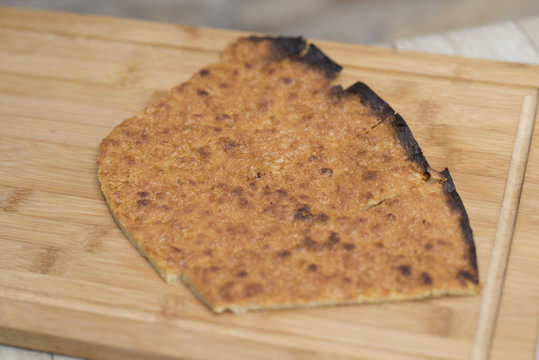 Porci&oacute;n de Faina sobre tabla