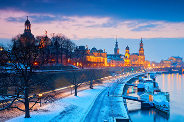 Obraz premium Winterabend in Dresden, Deutschland