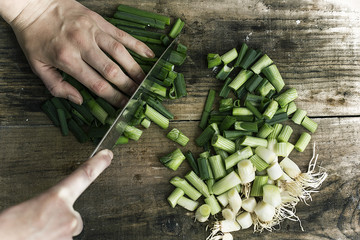 Cutting onion
