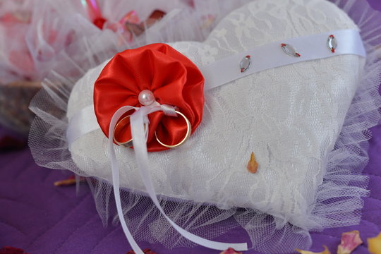 White wedding hearts pillow for weddng rings