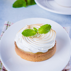 lemon tart with merengue