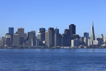 Fototapeta na wymiar トレジャー島から望むサンフランシスコ街並みとサンフランシスコ港