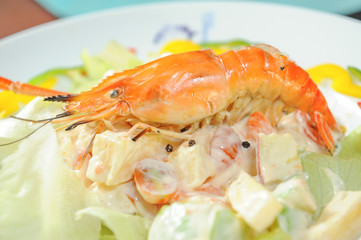 Prawn salad with mixed fruits