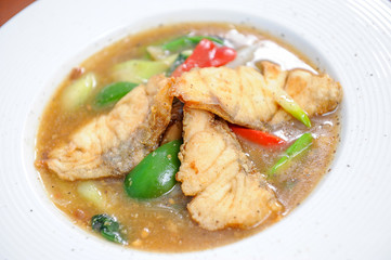 fried fish with sweet sause