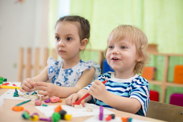Fototapeta premium kids doing arts and crafts in day care centre