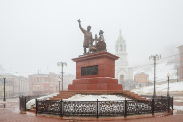 Obraz premium Monument to Minin and Pozharsky on the People's Unity Square in Nizhny Novgorod