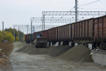 unloading of rubble from railway cars