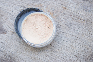 Old cosmetic powder from long use of girl 