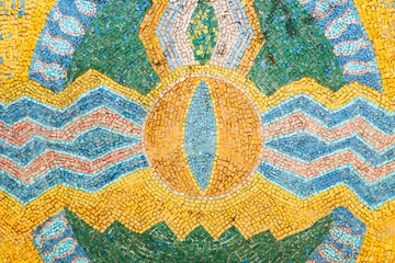 Fototapete Mosaik Schöner Hintergrund aus mehrfarbigen Fliesen. Mit Ziegeln gedecktes Mosaik in den Farben Blau, Grün, Gelb. Auge, Welle, Zickzack, Kreis, Vogel, Stern.