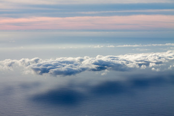 Obraz premium Cloud over sea