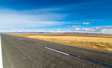 Obraz na płótnie Canvas Federal highway M-52 Chuysky tract against the blue clear sky.
