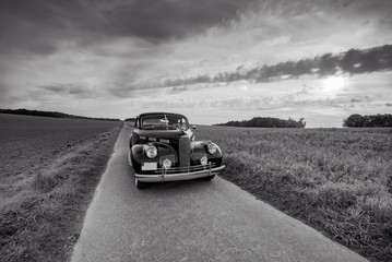 Oldtimer Cadillac Lassale Coupe von vorne, schwarz-weiss Foto