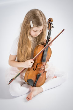 girl with violine