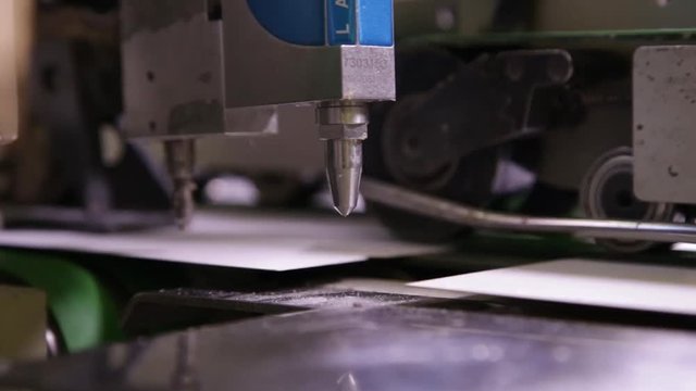 Offset printing machine - spraying glue