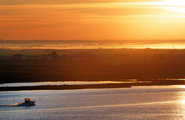aurore sur la rivière Seudre en Charente maritime