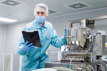 Naklejka premium scientist making notes about machine