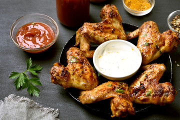Fried chicken wings with sauce