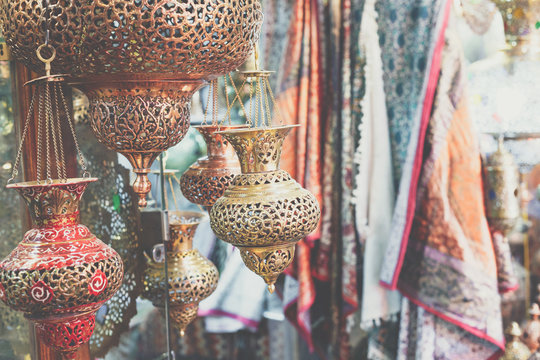 Traditional iranian market (Bazaar) metal souvenires. Isfahan, Iran.