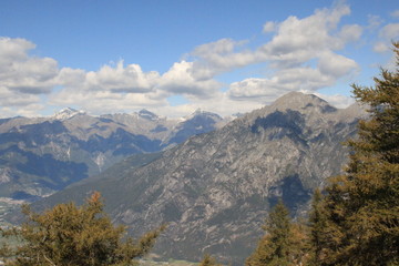 Alpenpanorama vom Monte Berlinghera zu den  Gipfeln der Platta-Gruppe jenseits des Val Chiavenna mit Pizzo Stella