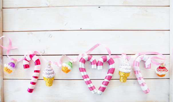 Froehliche bunte Weihnachtsdeko