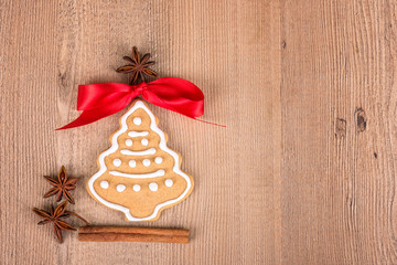 Christmas cookies with decoration /
Still life with decorated Christmas cookies on a wooden background
