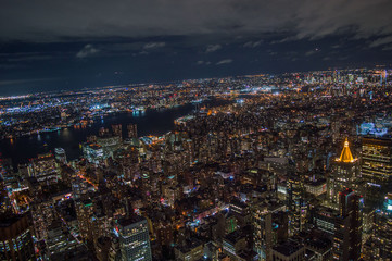 New York, Skyline in der Nacht vom Empire State Building