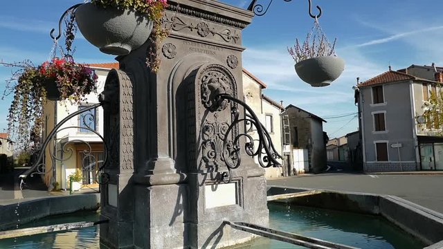 la fontaine de la ville de Maringues