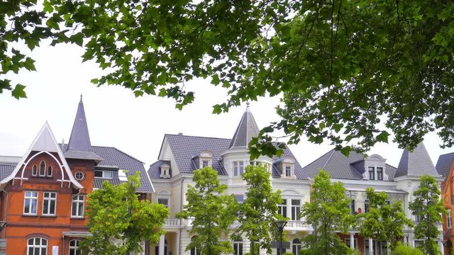Wundersch&ouml;ne Strasse mit B&auml;der Architektur in Bad Oexhausen