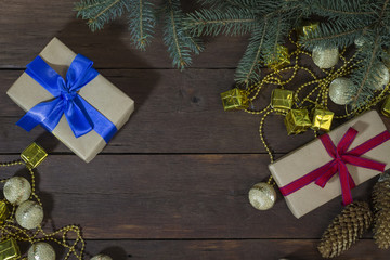 Packed gifts are packed with kraft paper tied with red and blue ribbons, spruce branches, golden beads, golden balls, decorative gift wrappers, fir cone