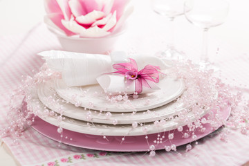 Place setting in pink tone