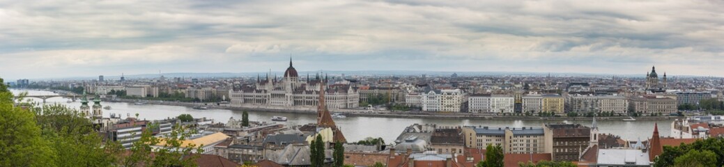 Fototapeta na wymiar The Danube as it passes through Budapest