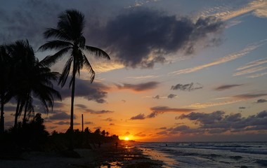 Fototapeta na wymiar Sonnenuntergang Playa Santa Maria, Playa del Este, Havanna auf Kuba | Karibik