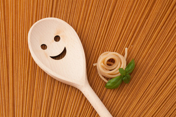 Kochlöffel und Vollkornspagetti