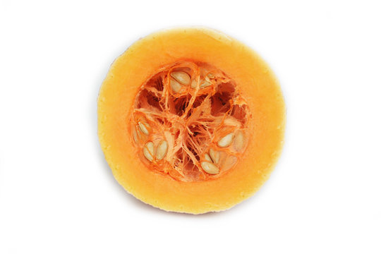 Zucca Violina o Butternut tagliata a met&agrave; isolata su sfondo bianco