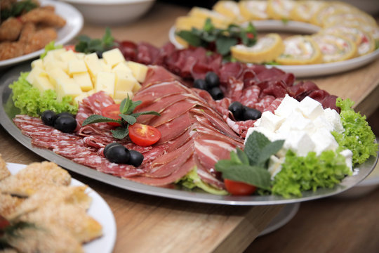 A plate of appetizer with cold platter