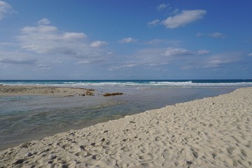 Fototapeta na wymiar Strand Paya Santa Maria, Playa del Este, Havanna auf Kuba | Karibik