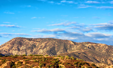 Obraz premium Cool autumn morning sun over Southwest mountain area