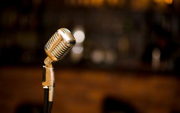 Retro microphones to perform jazz songs